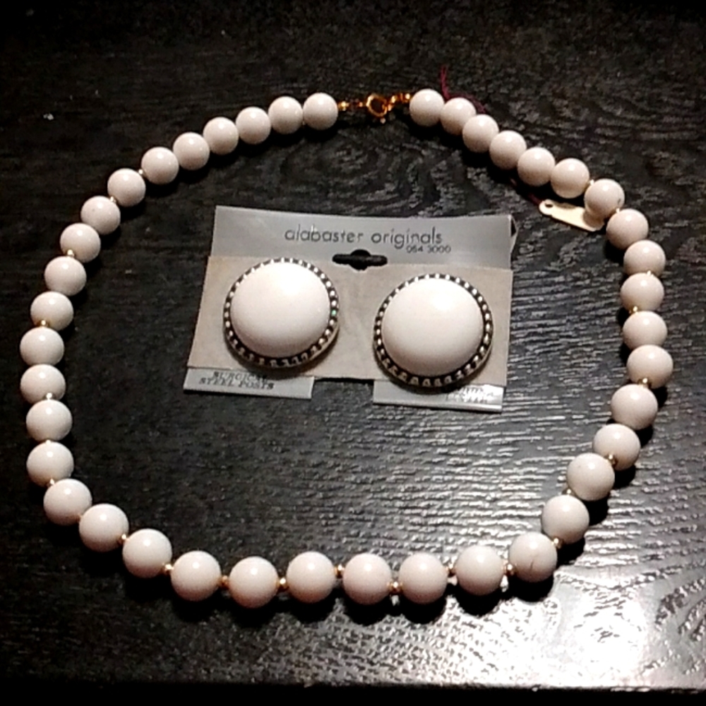 Short white bead necklace/choker with lucite post earrings